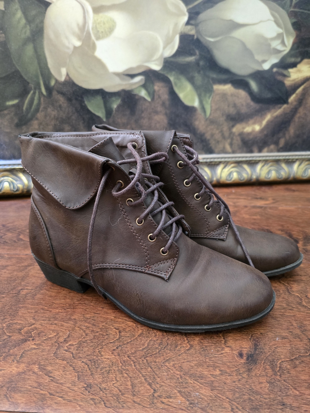 Size 8.5 Women's Brown Lace-Up Ankle Booties
